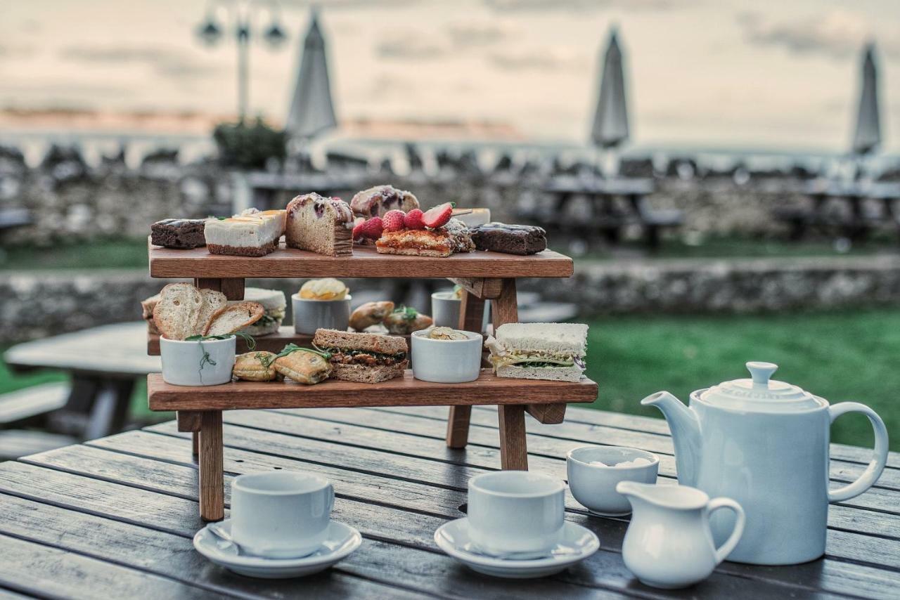 Oxwich Bay Hotel Суонзи Екстериор снимка