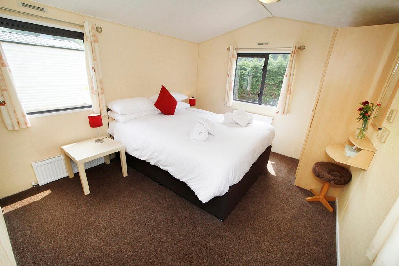 Oxwich Bay Hotel Суонзи Екстериор снимка