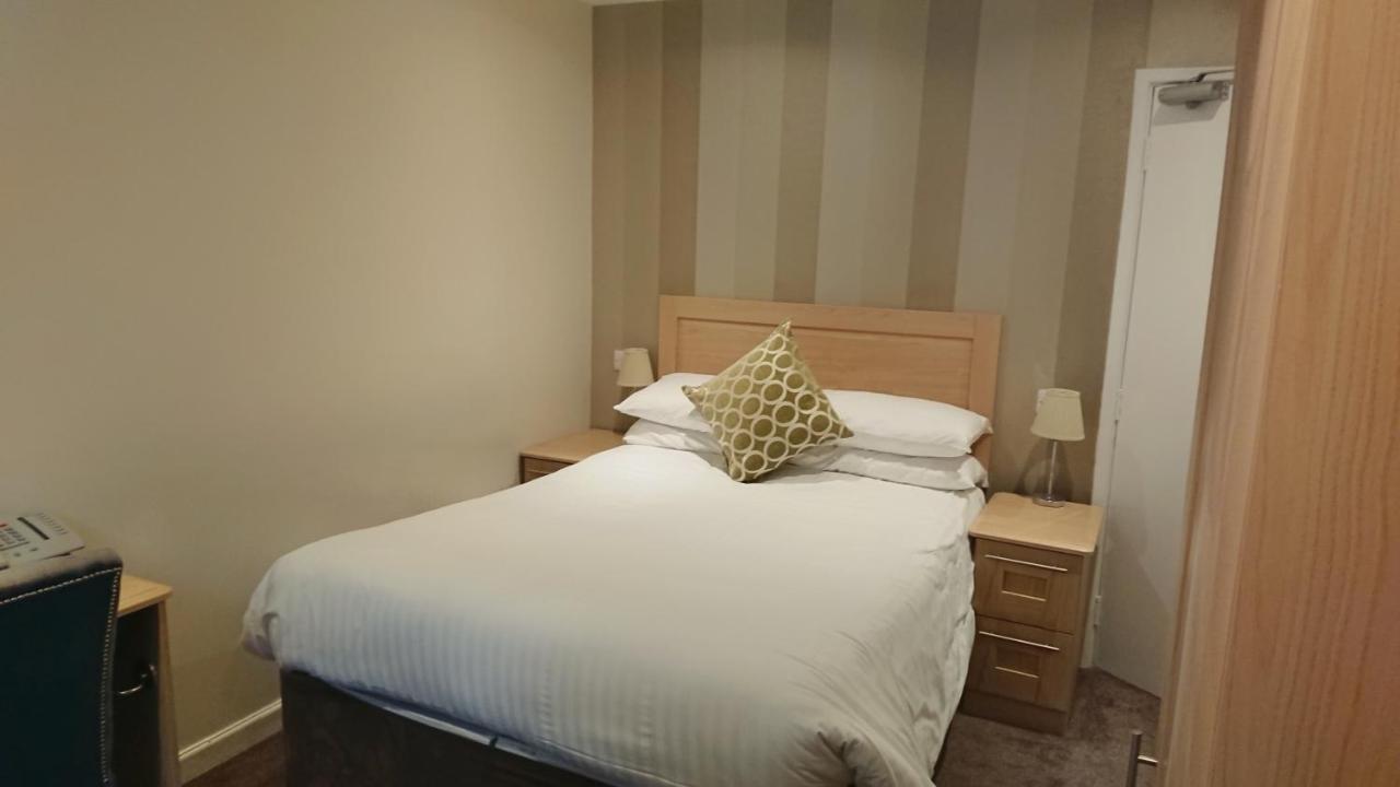 Oxwich Bay Hotel Суонзи Екстериор снимка