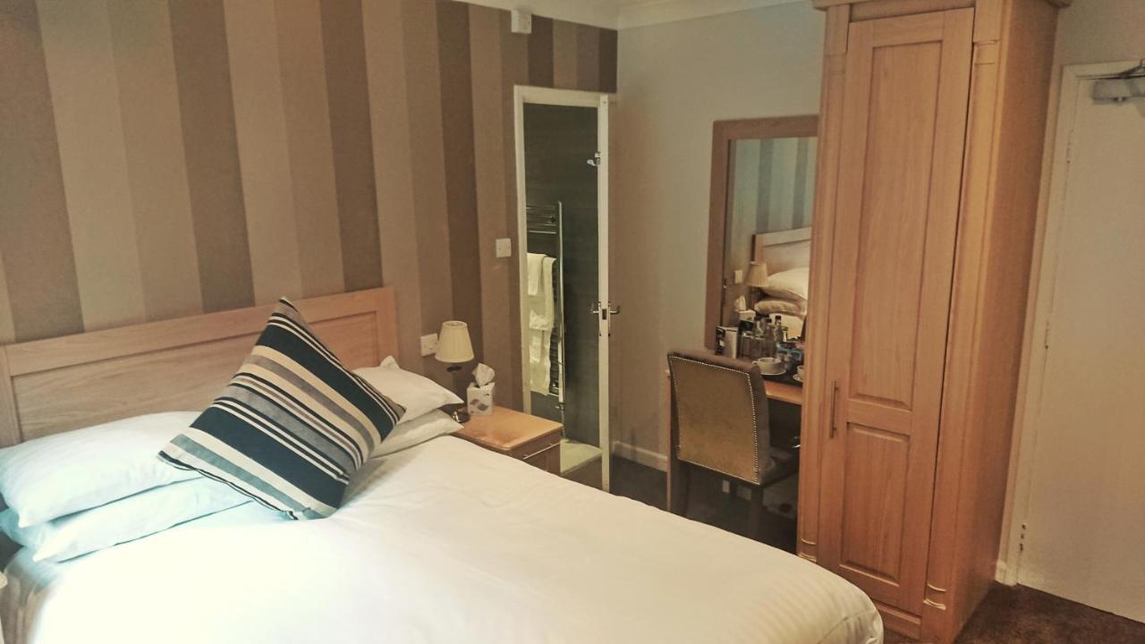 Oxwich Bay Hotel Суонзи Екстериор снимка