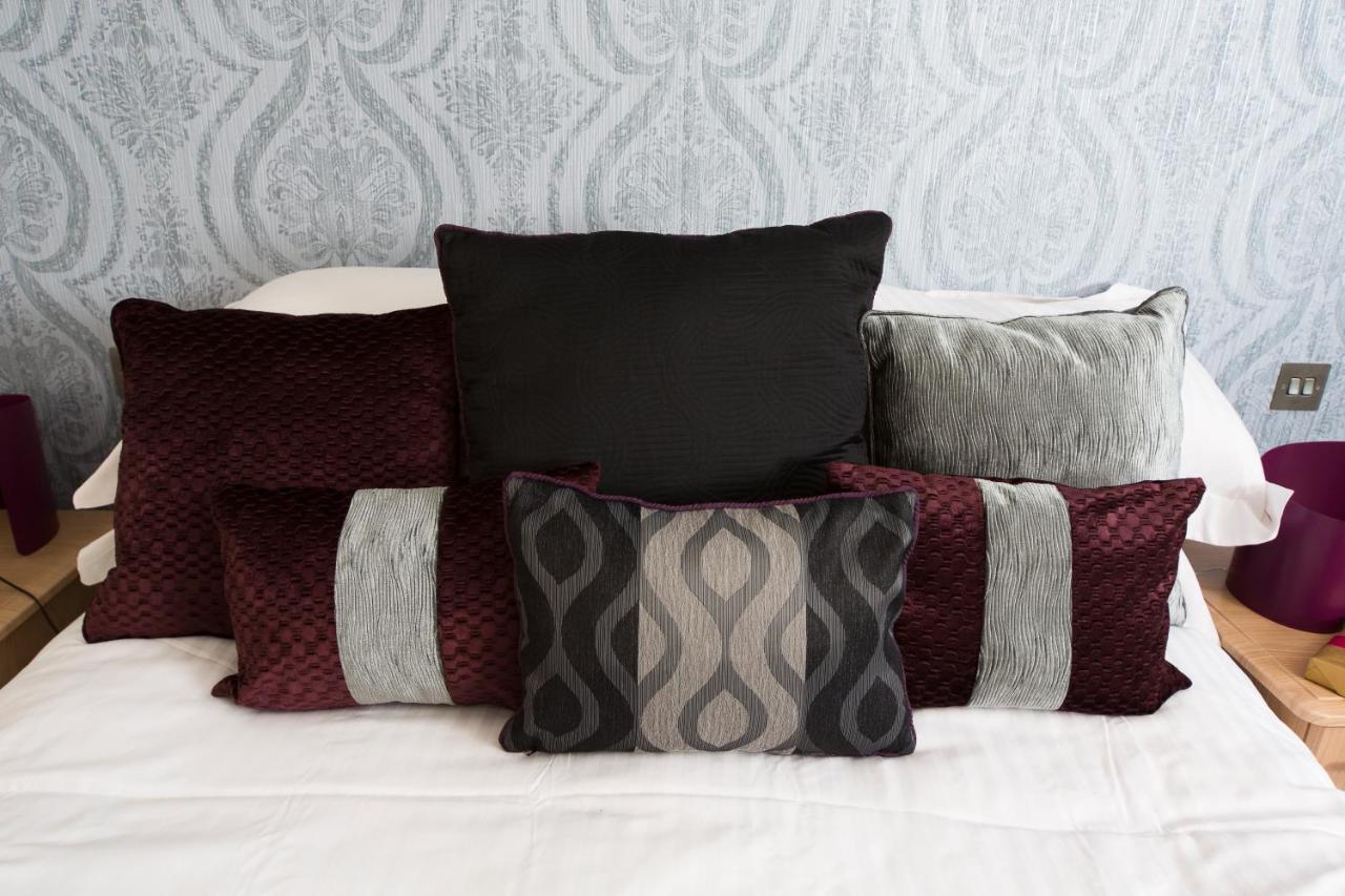 Oxwich Bay Hotel Суонзи Екстериор снимка