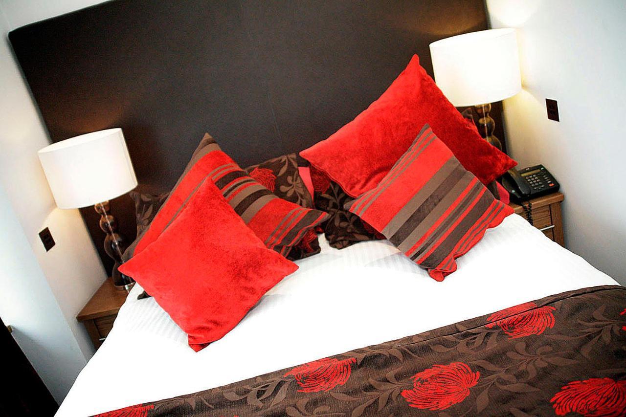 Oxwich Bay Hotel Суонзи Екстериор снимка