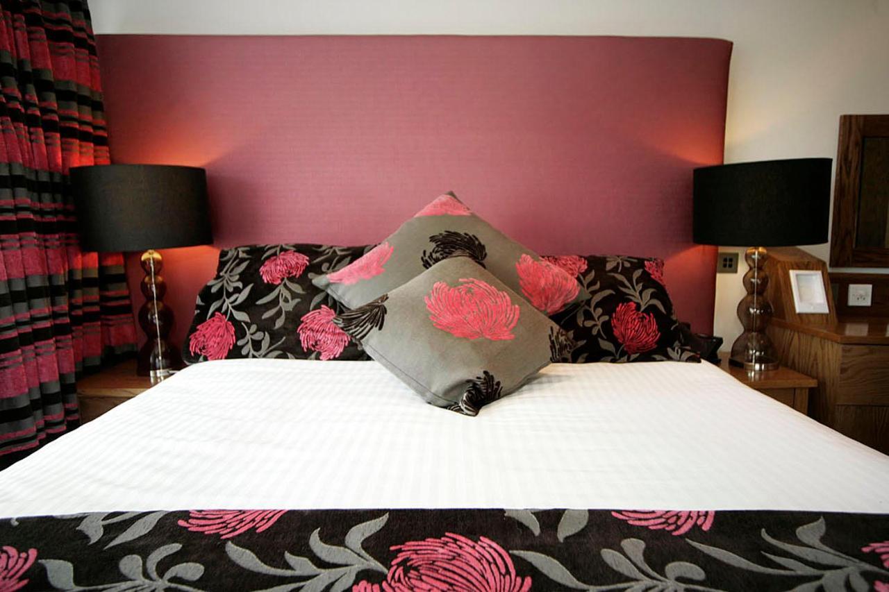 Oxwich Bay Hotel Суонзи Екстериор снимка
